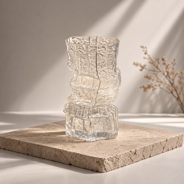 Buz dağı formalı şüşə vaza – 14 × 26 sm